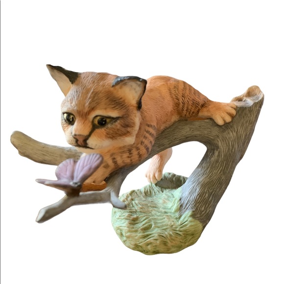 CAPTIVATED 1985 Franklin Mint Fine Porcelain Bobcat W/Butterfly Figurine Vintage - Picture 1 of 9